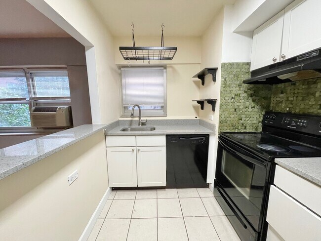 Building Photo - 4950 N Marine Dr