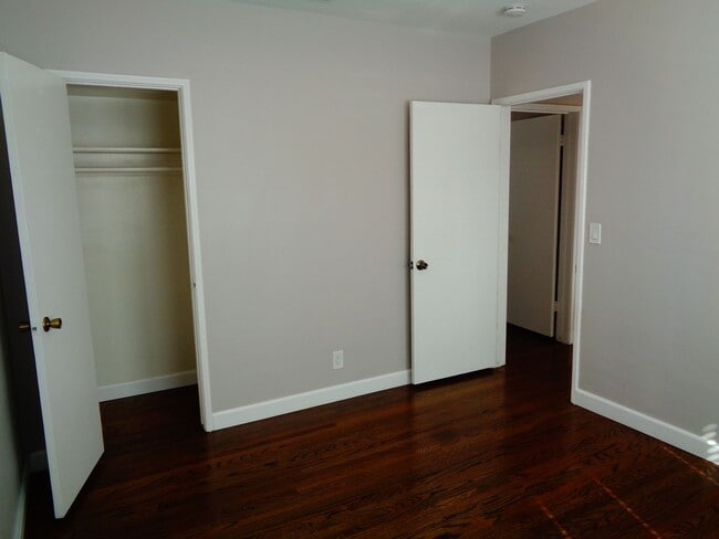 Building Photo - 2 Bedroom 1 Bath Ground Floor Apartment fo...