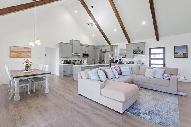 Building Photo - 1000 Stone Hill St