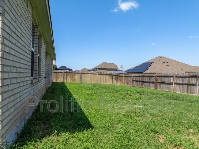 Building Photo - 6117 Verde Dr