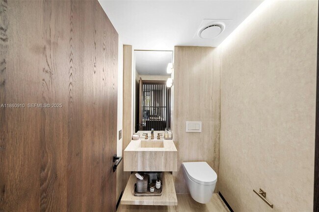 Building Photo - 785 Crandon Blvd