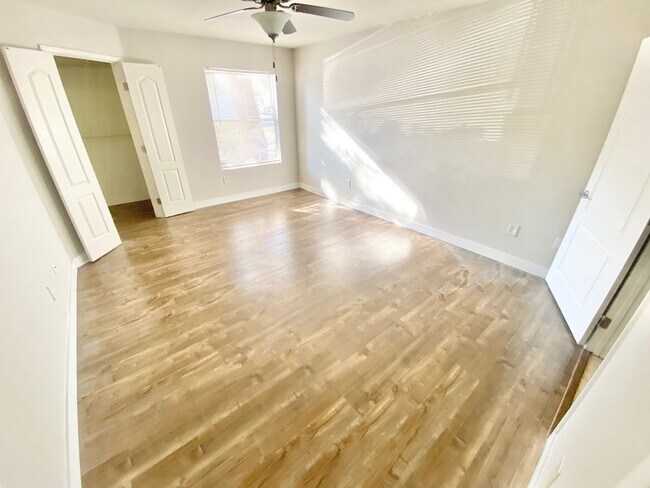 Building Photo - ADORABLE FIRST FLOOR CONDO UNIT 1 BEDROOM / BATH, LOCATED IN A GATED COMMUNITY!