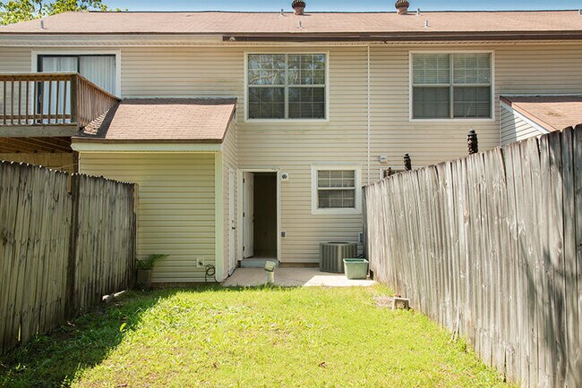 Building Photo - 705 Terrance Ct