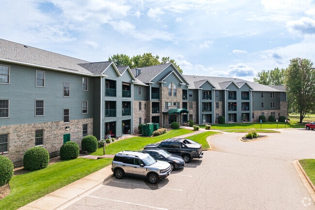 Building Photo - Majestic Greens