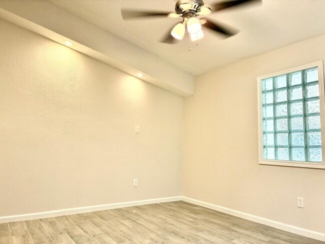 Building Photo - 16927 Hibiscus Ln