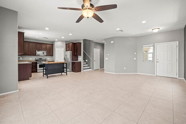 Building Photo - Welcome to Rancho Sahuarita!