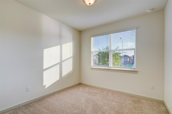Building Photo - 4613 Tully Dr