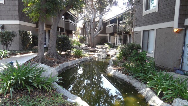 Building Photo - 172 Streamwood
