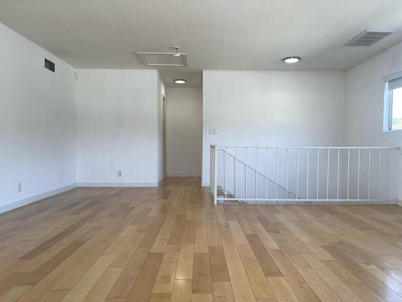 Building Photo - 9791 Arleta Ave