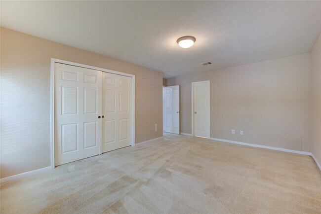 Building Photo - 7323 Sunset Bend Ln