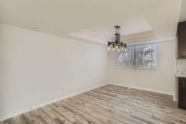Building Photo - Beautifully Renovated Townhouse in Glendale Near Infinity Park
