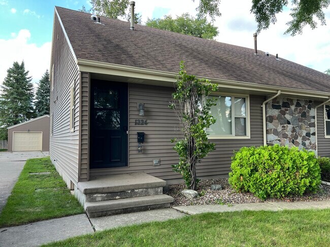 1224 E Longview - 1224 E Longview Dr