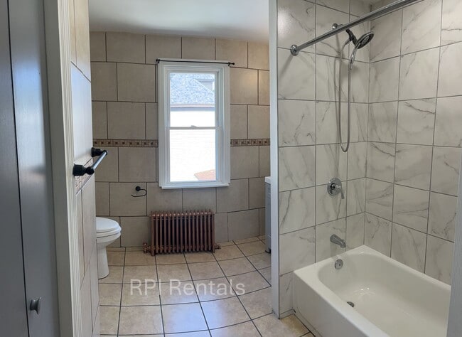 Building Photo - Newly Remodeled 2 Bedroom House