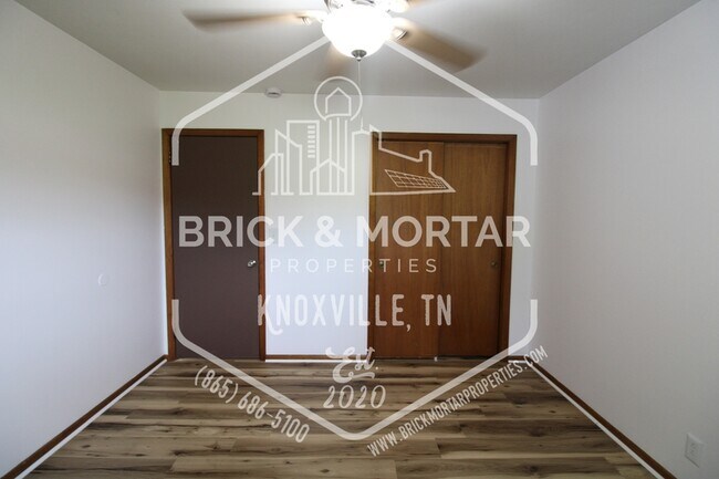 Building Photo - 2409 Holbrook Dr