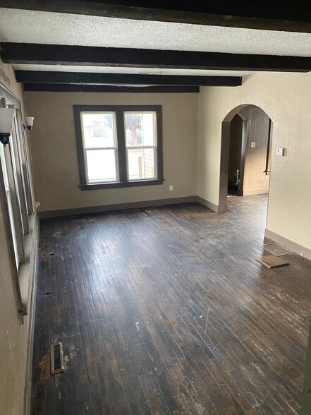 Living Room - 237 Lake St