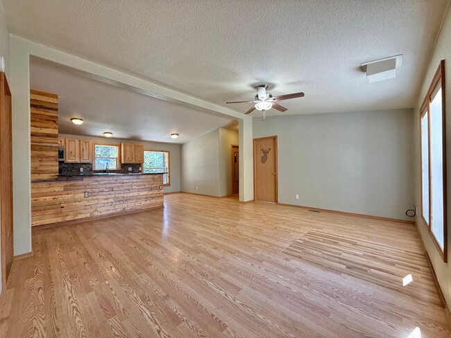 Building Photo - 5228 W Crosscut Rd