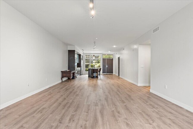 Building Photo - Stunning Modern 2 Bedroom, 2 Bathroom Home!