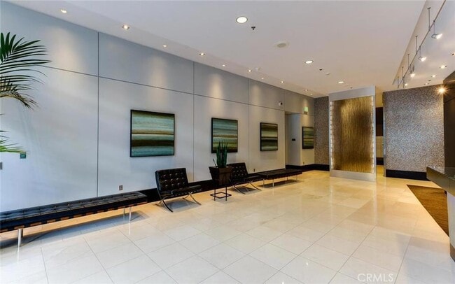 Building Photo - 1100 S Hope St