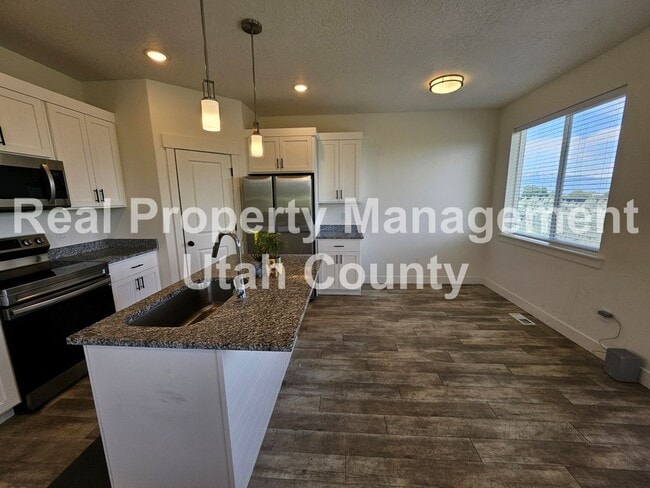 Building Photo - 986 E 1300 S