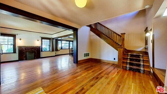 Building Photo - 216 Mt Washington Dr