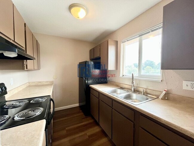 Building Photo - 4340 Loomis Ave