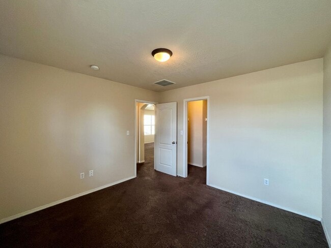 Building Photo - Spacious 3 Bedroom 2.5 Bathroom Home In Victory Hills!