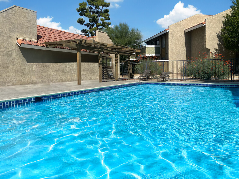 Primary Photo - Amberwood Villas