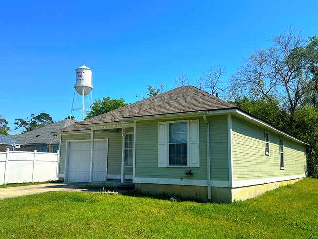 Building Photo - 305 Barfield St