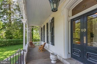 Building Photo - 10 Bayard Ln