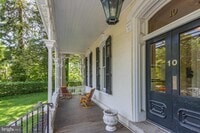 Building Photo - 10 Bayard Ln