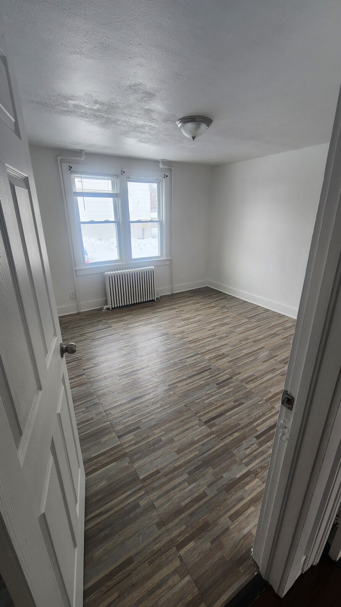 Building Photo - 33 Day St