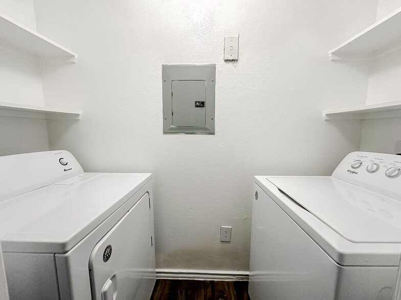 Building Photo - 6225 Saratoga Blvd