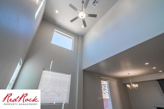 Building Photo - 3 Bedroom Hurricane Townhome With Scenic Views