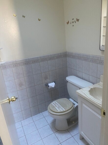 Building Photo - 204 Palisades Dr