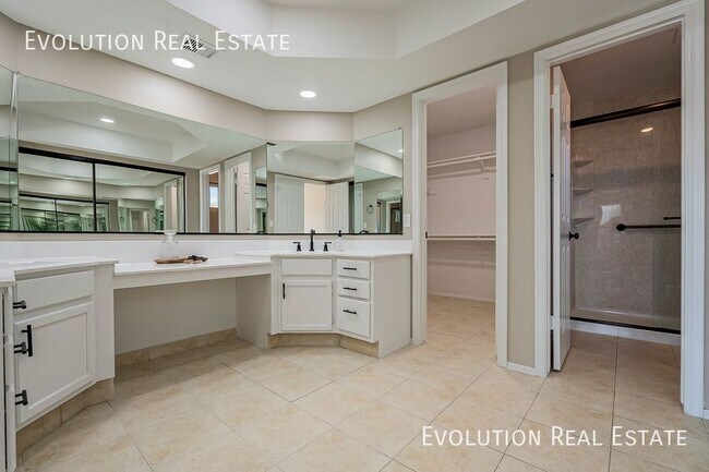 Building Photo - 2033 S Paseo Loma