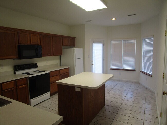 Building Photo - Huge 3 Bedroom, 2 Bath Town Home in SW Col...