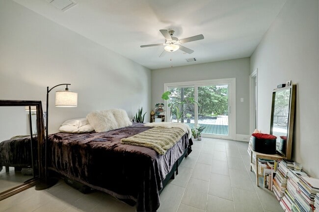 Building Photo - 2014 Crockett St