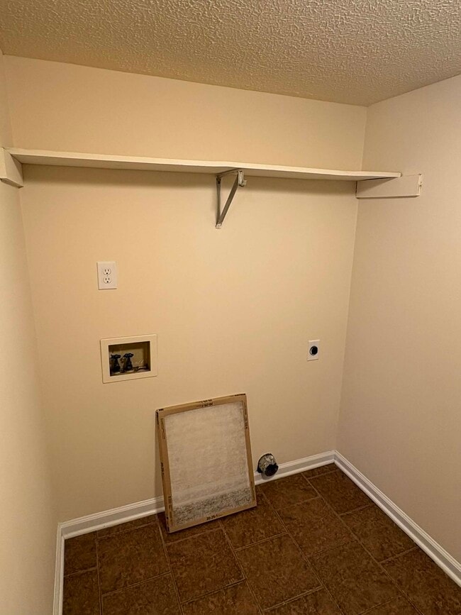 Building Photo - 594 Lost Cir