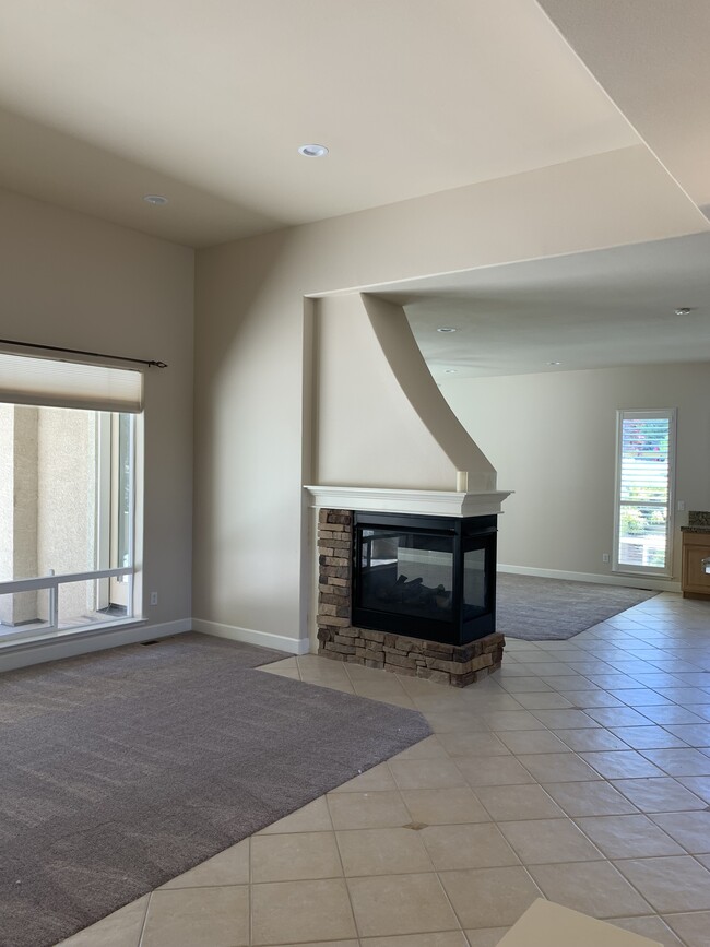 Building Photo - 3520 Painted Vista Dr