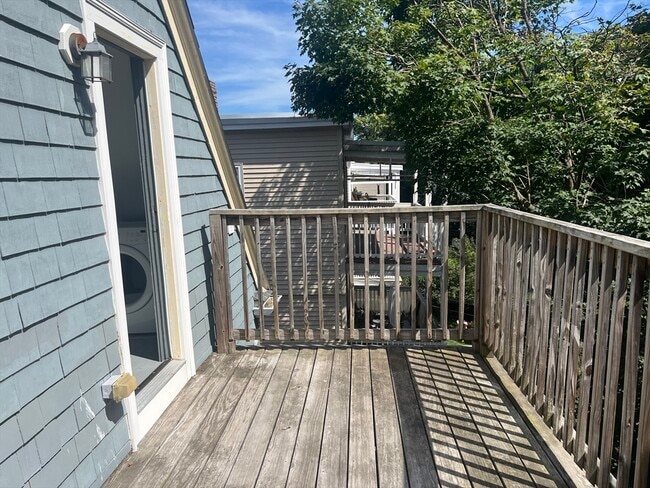 Building Photo - 25 Seymour St