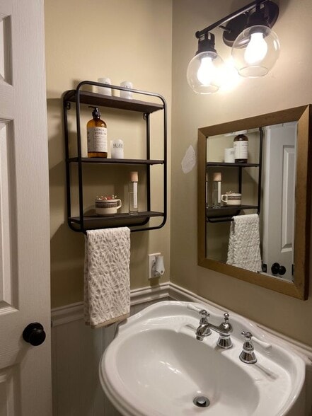 Building Photo - 237 Chestnut Hill Rd