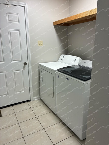 Building Photo - 338 Gloria St