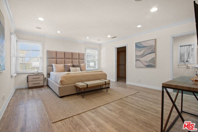 Building Photo - 9509 Cresta Dr