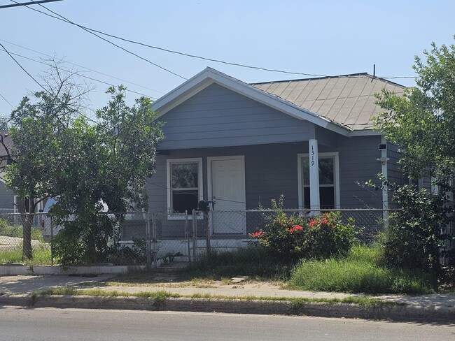 Building Photo - 1319 Santa Maria Ave