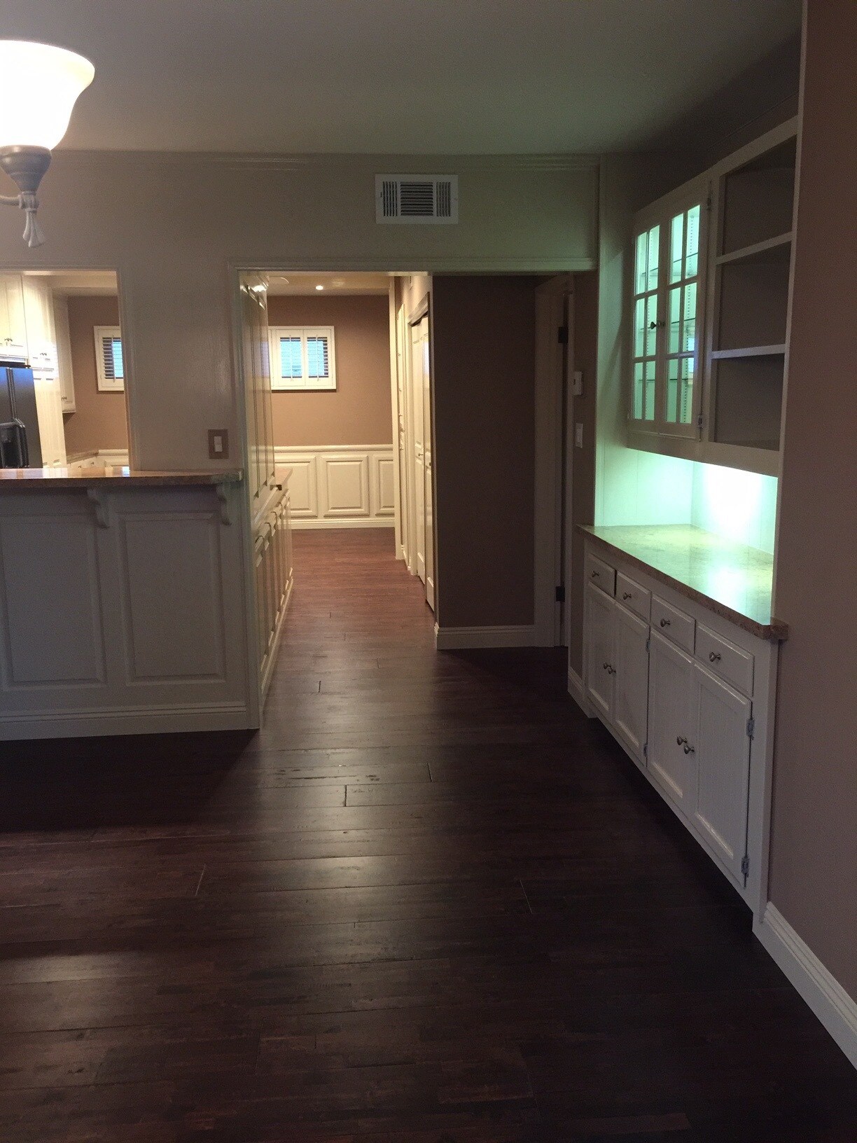 Building Photo - 2000 Karen St