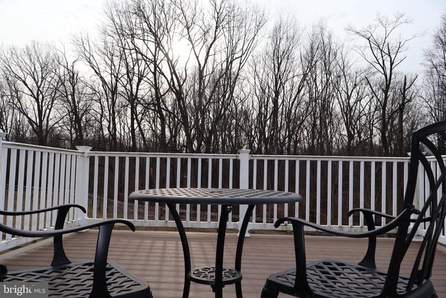 Building Photo - 659 Thomas Penn Dr