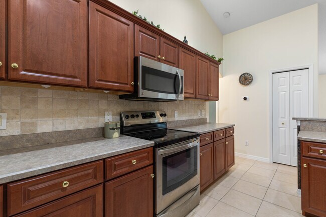 Building Photo - 46 Fenwood Ln