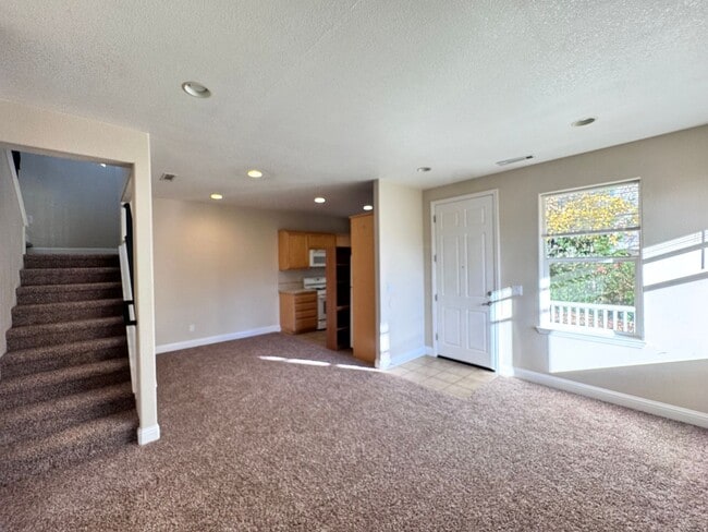 Building Photo - 215