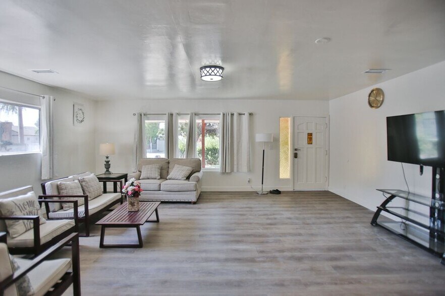 Building Photo - 13062 Safford St