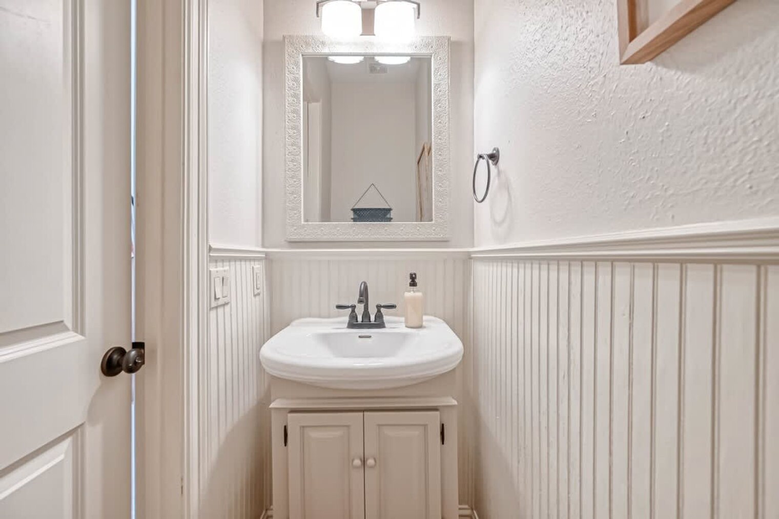 Building Photo - 1352 Dorothy St